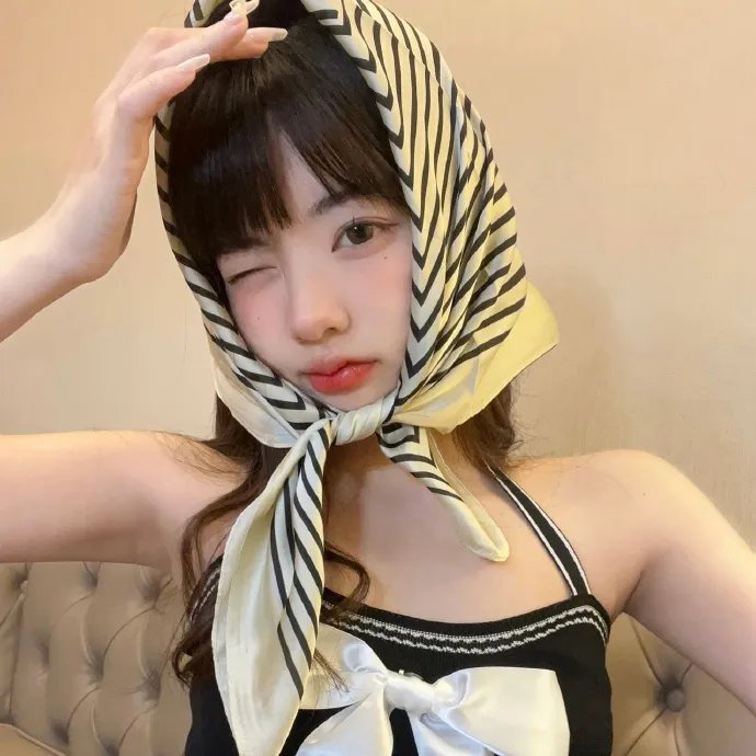 加布里埃拉,丁香和肉桂海报
